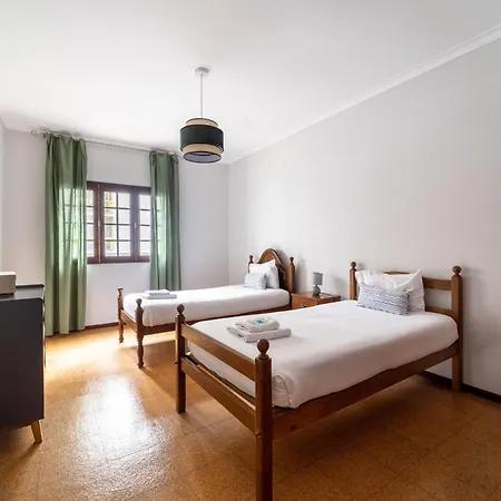 Villa, 500m From The By House And People 度假居 *