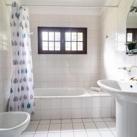 Villa, 500m From The By House And People 度假居 Amorosa