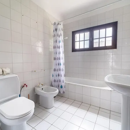 度假居 Villa, 500m From The By House And People