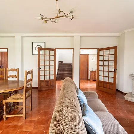 Villa, 500m From The By House And People *