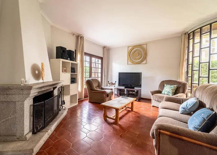 Semesterbostad Villa, 500m From The By House And People *