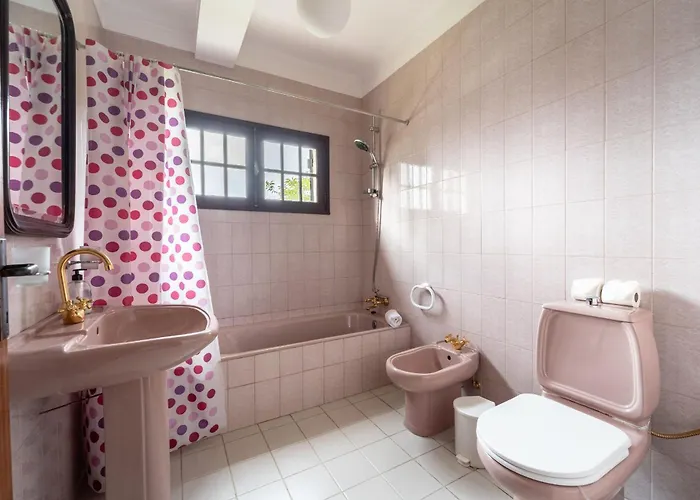 Villa, 500m From The By House And People Amorosa