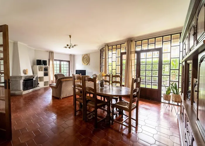 Vakantiehuis Villa, 500m From The By House And People Amorosa